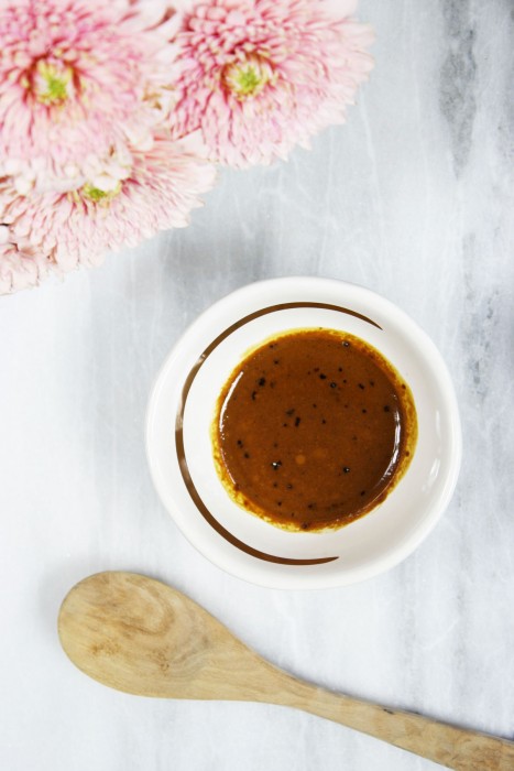 Instant coffee for DIY caffeine face mask