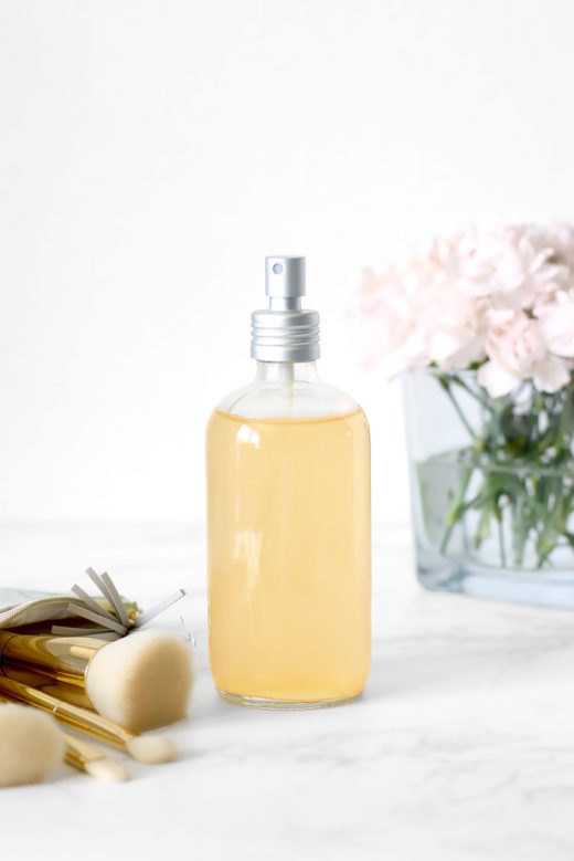 Homemade setting spray for makeup