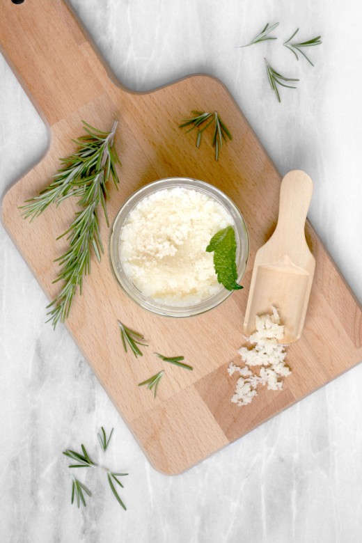 This easy DIY rosemary peppermint sugar scrub with Japanese camellia oil is a nourishing, revitalizing treat for your skin. Rosemary and peppermint essential oils treat aches and pains and provide a soothing aromatherapeutic lift. Unlike low quality polyunsaturated oils like sunflower oil and sweet almond oil, camellia oil is made of mostly monounsaturated fats. Camellia oil is low-PUFA and non-greasy. #DIY #DIYBeauty #GreenBeauty