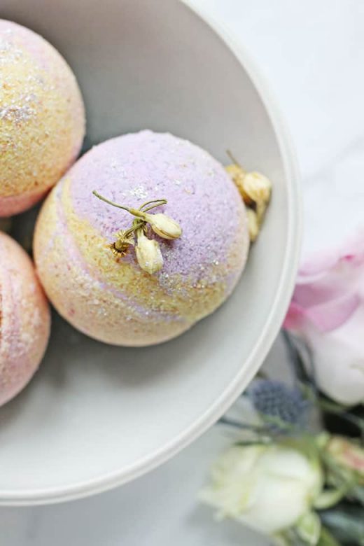 DIY coconut oil bath bombs