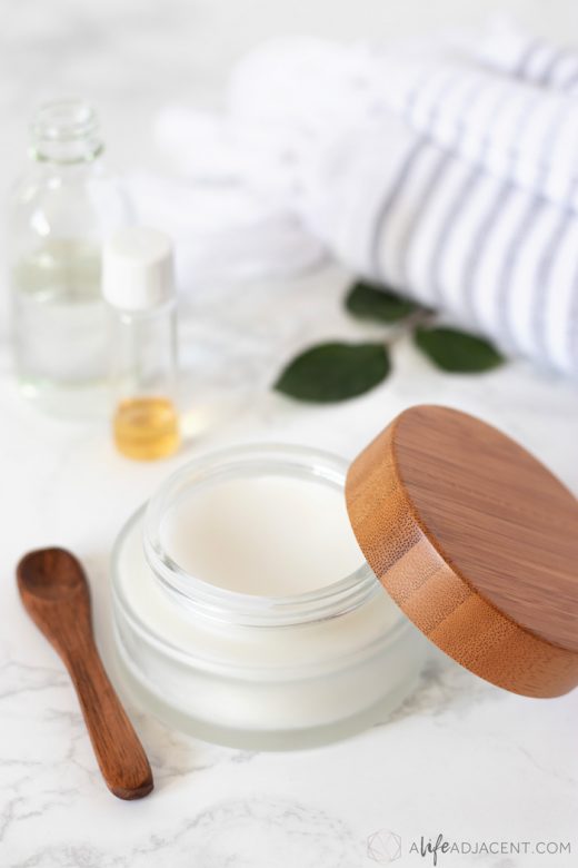 Simple moisturizing overnight face mask