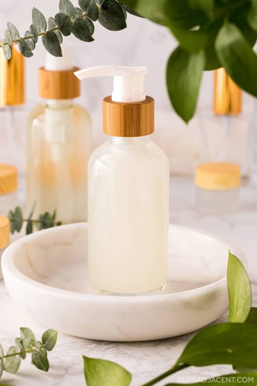 Emulsifying cleansing oil with castor oil and coconut oil.