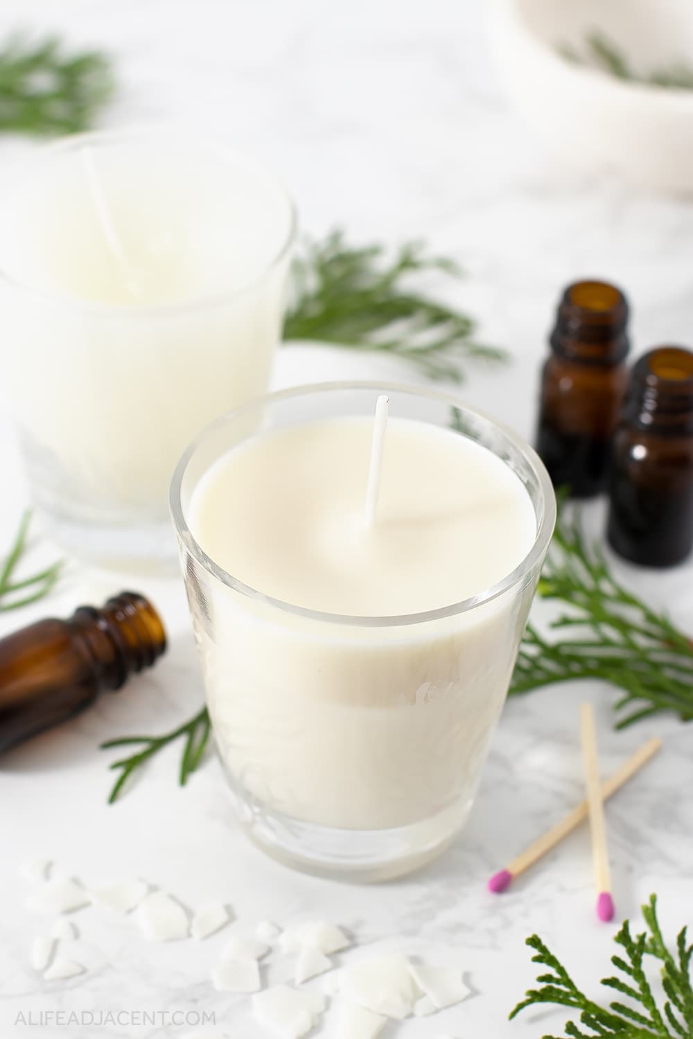 DIY fall candle with soy wax and greenery