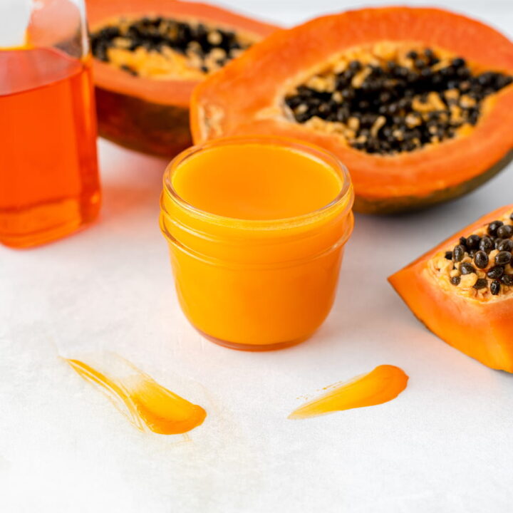 Exfoliating cleansing balm with papaya enzymes.