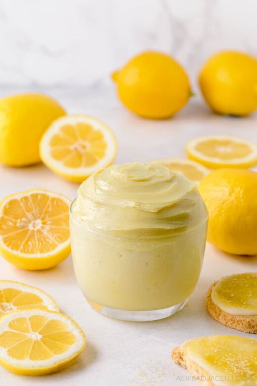 Lemon body cream with lemon essential oil.