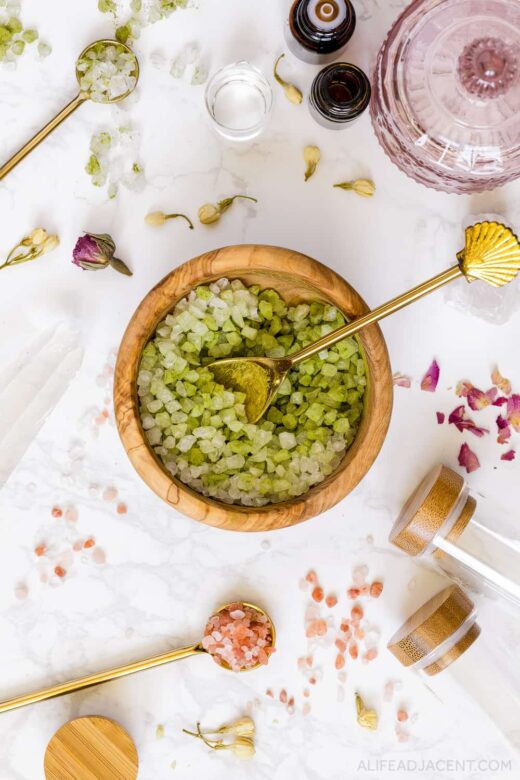 Making green tea bath – how to color bath salts naturally with matcha powder