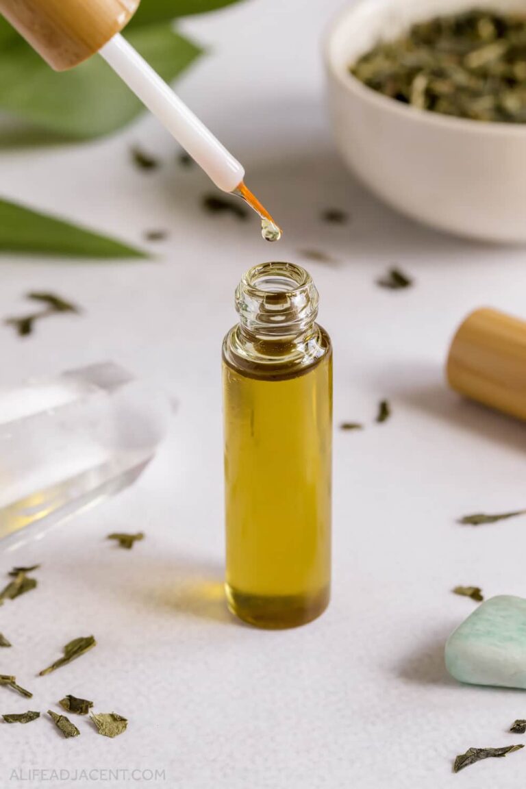 DIY Eyelash Growth Serum for Lush Lashes Naturally