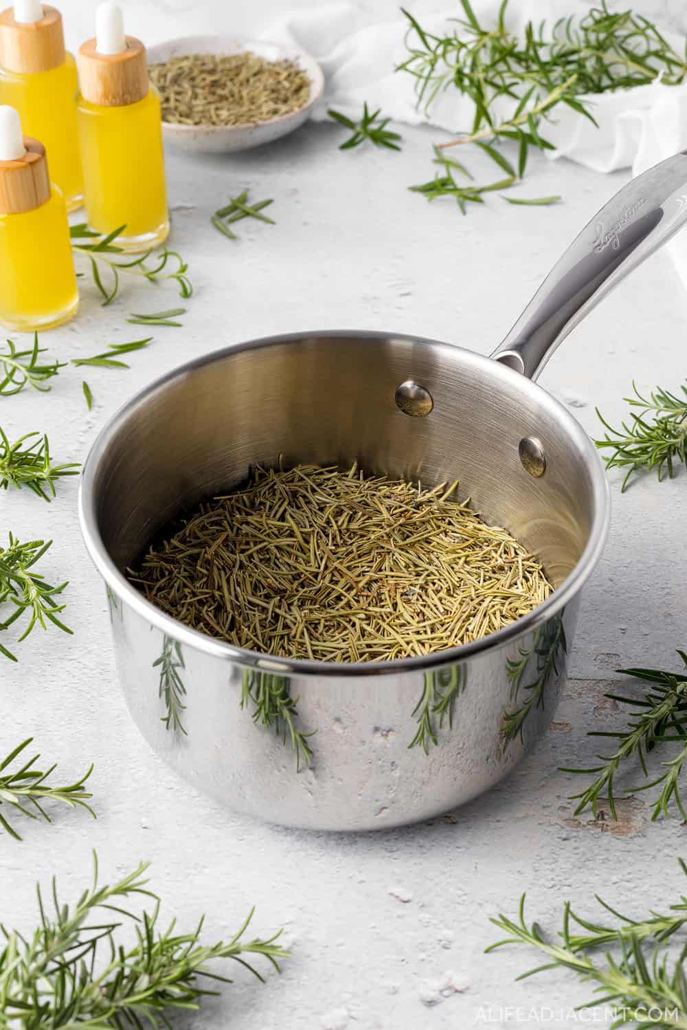 Dried rosemary leaves in pot.