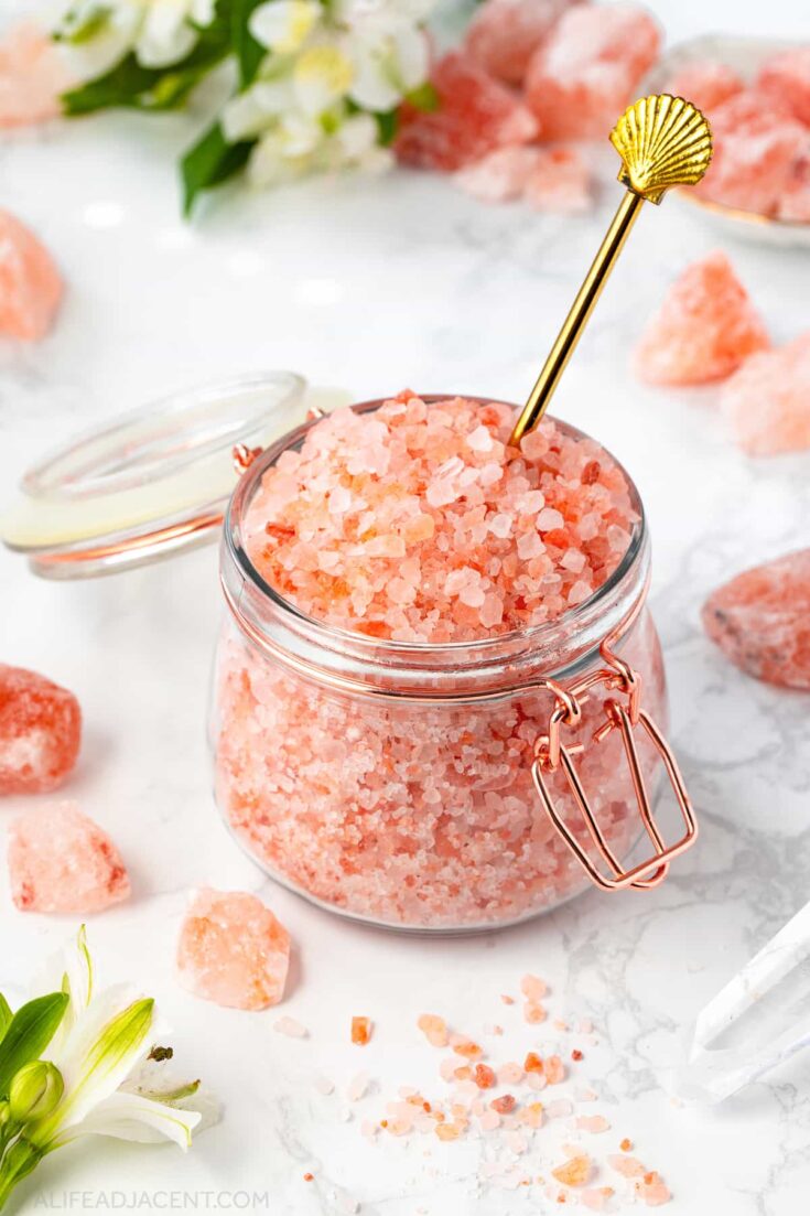 Bath salts with Himalayan pink salt rocks